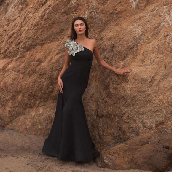 Mac Duggal 11810 Womens Black Crepe One Shoulder Gown With Flower - Picture 1 of 13